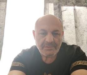 Gio, 55, The Hague