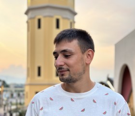 Dan, 26, Turin