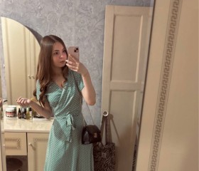 Anya, 22, London