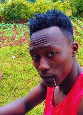 Brayo, 21, Kenya, Nairobi