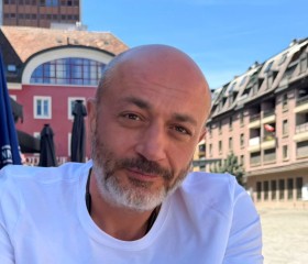 Gevorg, 50, Basel