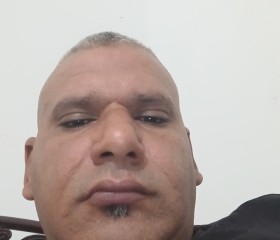 علوش, 18, Tel Aviv
