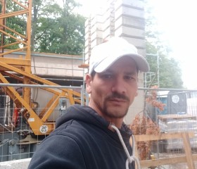 Ismail beinur, 40, Bucharest