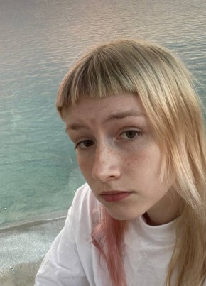 Anna, 20, France, Paris
