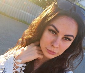 Vi Bi, 33, Shenzhen