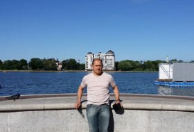 Artur, 80 - Just Me