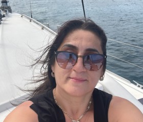 Mekhriniso, 54, Miami