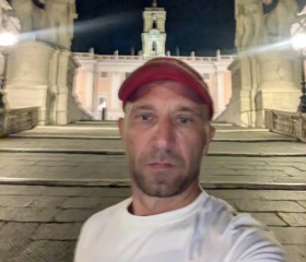 Ion, 47, Munich