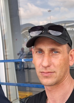Igor Loktionov, 41, Russia, Nizhnevartovsk
