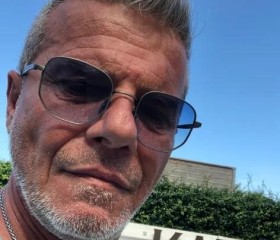 Aleksey, 59, Paris