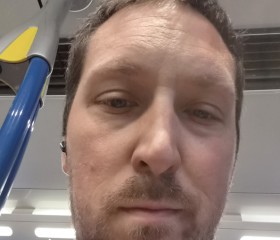 André, 40, Montreal