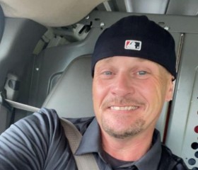 Charles, 46, Charlotte