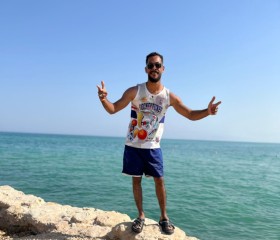 Mostafa, 28, Turin