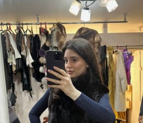 Kristina, 24, Paris
