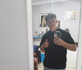 Pompe, 20, Coria del Rio