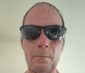 Yvon, 47, Montreal