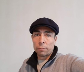 Tolik Kachalov, 43, Riga