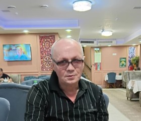 Mikhail, 56, Moscow