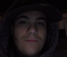 Baz, 18, Belleville
