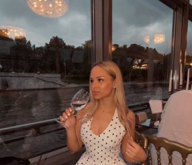 Mimi, 21, Dubai