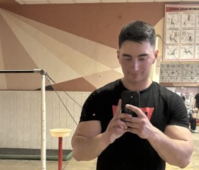 Maksim, 25, Kazan