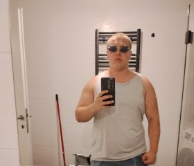 Petar, 21, Vienna