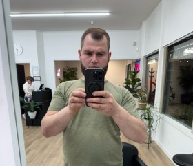 IHOR, 33, Portland (State of Oregon)