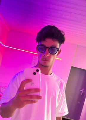 S'il, 18, France, Lyon