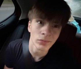Kris Petrov, 18, Prague