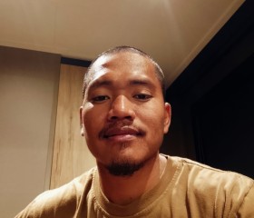 Ron, 26, The Hague