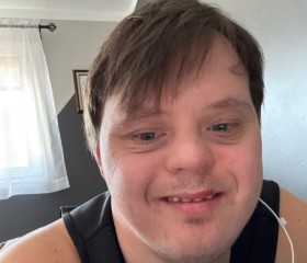 David, 18, Edmonton