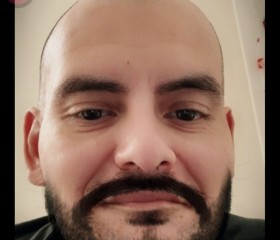 Omaror, 46, Vancouver