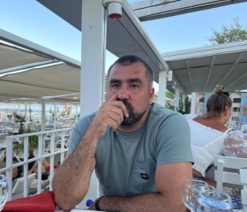 Vasilii, 36, The Hague