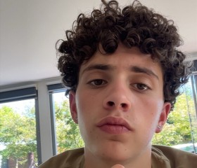 Gabe, 18, Melbourne