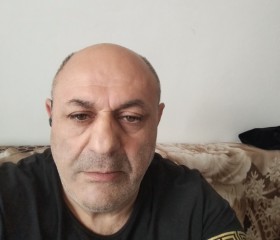 Gio, 55, The Hague