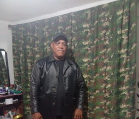 Carlos, 49, Bogota
