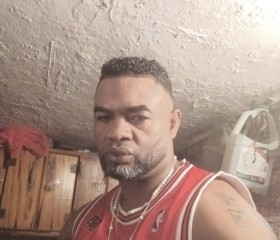 Alsenio, 19, Santo Domingo